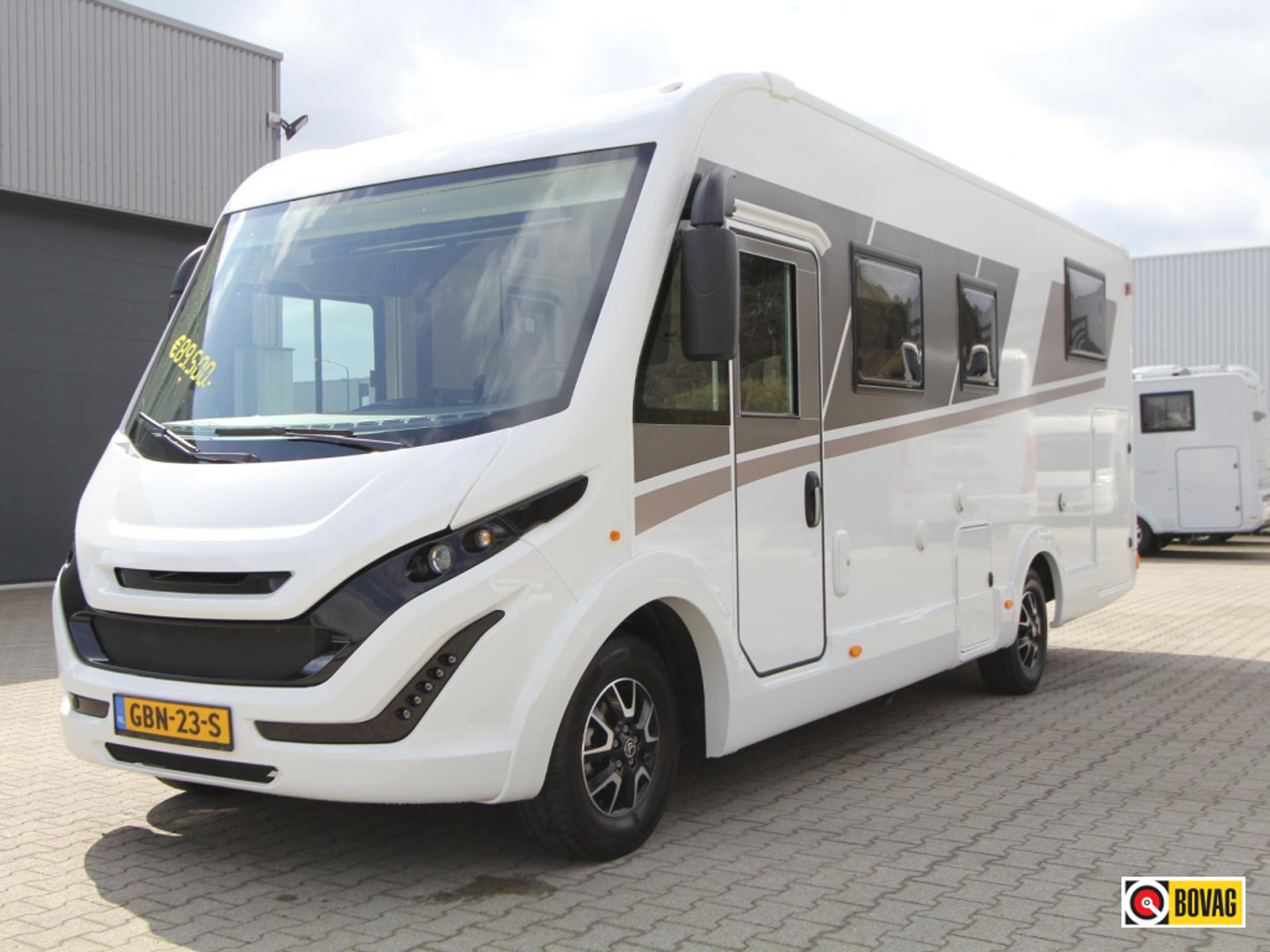 50739927-18.jpg